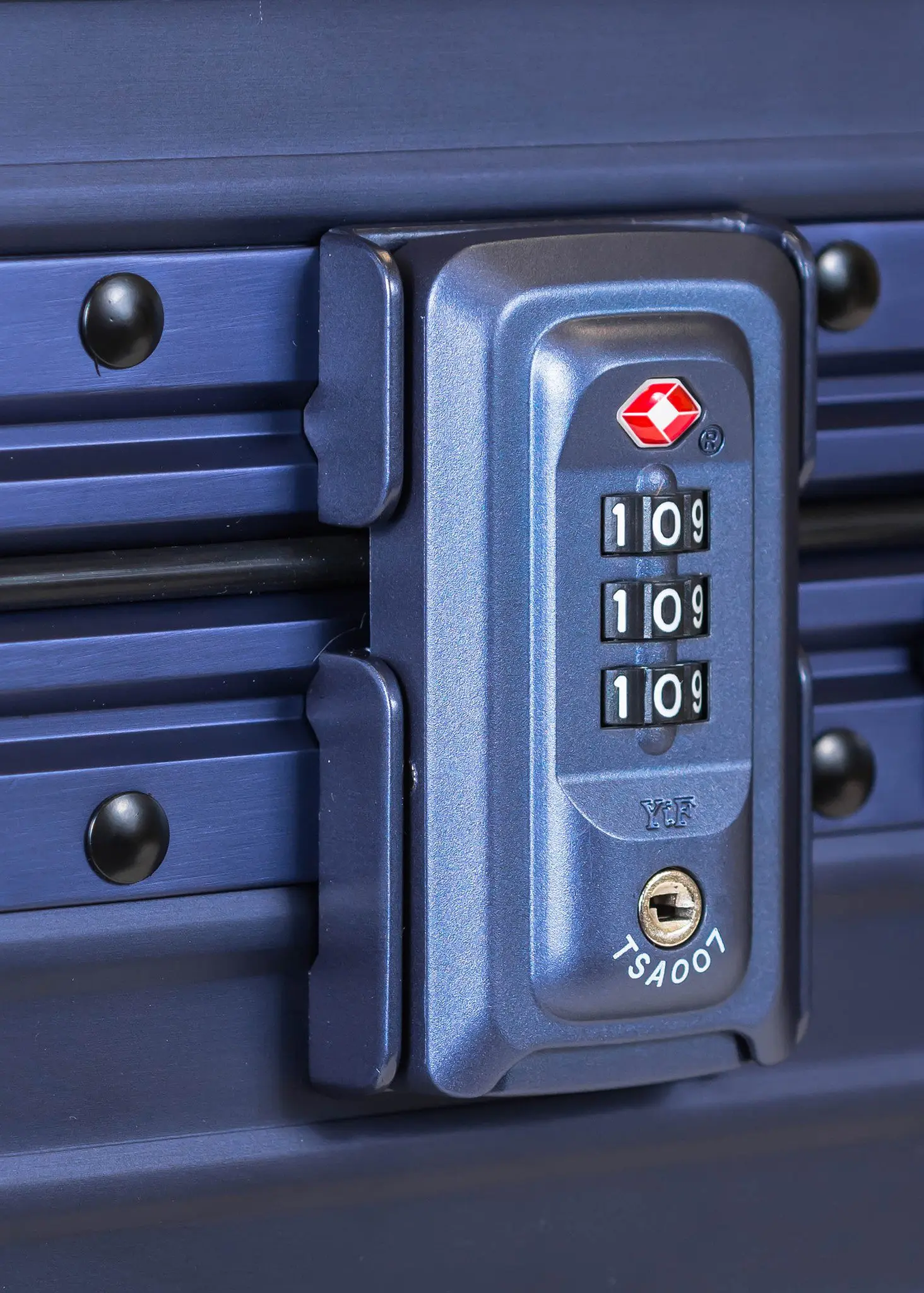 Everything to Look for When Buying a Locking Aluminum Briefcase