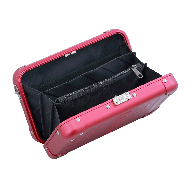 Aluminnum-Hand-Bag-opened-1905-REd-tag